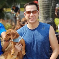 Berparas tampan dan awet muda, penampilan Ari Wibowo di usianya yang sudah memasuki 52 tahun justru terlihat semakin menawan. Meski sudah kepala 5 namun kulit wajahnya masih tampak mulus dan tak ada kerutan. Foto: Instagram @ariwibowo_official