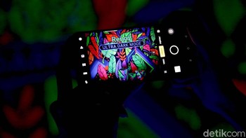 Reno2 menggunakan kamera 48 MP dengan sensor Sony IMX586 dan aperture f/1.7. Oppo turut memasang sensor wide-angle 116 derajat berukuran 8 MP. Lalu ada lensa tele 13 MP dengan aperture f/2.4 yang menawarkan kemampuan 20x zoom. Tidak ketinggalan sensor monochrome 2 MP.