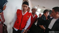 Kasus ini, disebut jaksa, bermula ketika Iskandar Hamid selaku Wakil Sekretaris DPC Gerindra Tasikmalaya menerima surat tugas dari Ketua DPC Gerindra Tasimalaya Nandang Surayana. Surat tugas tersebut meminta Iskandar, Yayan (sopir ambulans), dan Obby ikut aksi rencana aksi 22 Mei di KPU, Jalan Imam Bonjol, Jakarta. Titik kumpul mereka di Seknas Relawan Prabowo Sandi, Jalan HOS Cokroaminoto, Menteng, Jakarta Pusat. Ketika mobil ambulans tersebut digeledah polisi ternyata terdapat batu yang akan digunakan untuk melempari polisi di kantor Bawaslu.