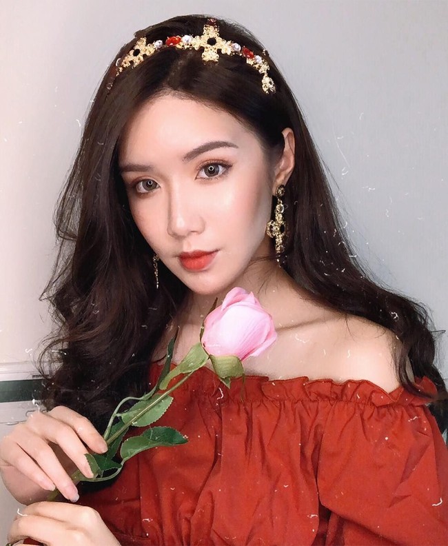 Sebelum terjun di dunia entertainment, wanita berusia 22 tahun ini mengungkapkan dibesarkan di keluarga yang memprioritaskan studi. Tak heran jika Chew berhasil lulus dengan nilai yang memuaskan.Foto: Instagram @cmainechew