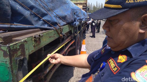 Bahayakan Keselamatan, 15 Truk ODOL Ditilang di Tol Palikanci