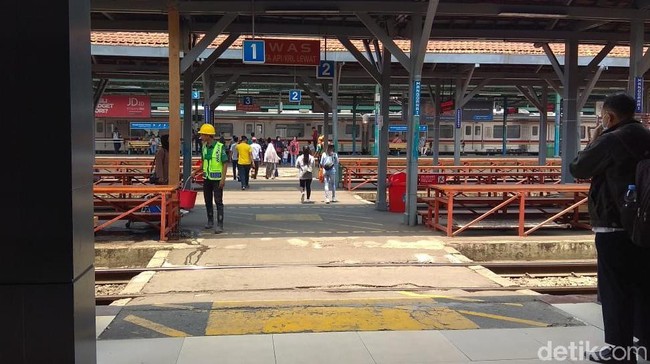 Jonan Kritik KA Jarak Jauh Dialihkan ke Manggarai: Tidak Tepat!
