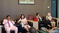 KPPU menduga, Grab memberikan perlakuan khusus. Intinya KPPU menduga Grab memberikan perlakuan khusus kepada anak usahanya, TPI, dibandingkan perusahaan transportasi lainnya, kata Deswin kepada detikcom.