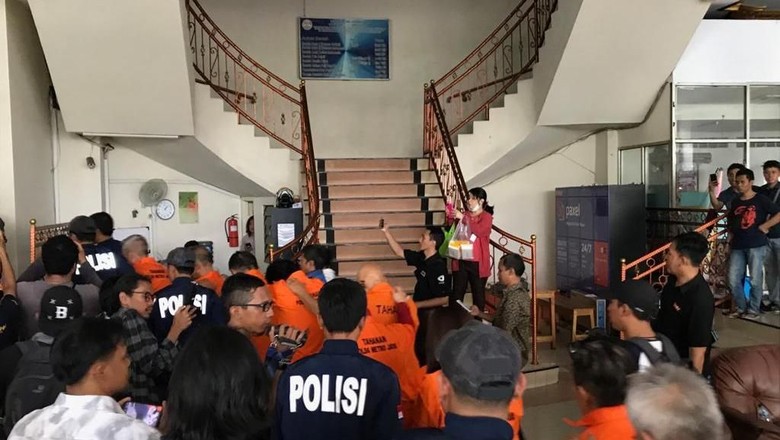 Polda Metro Jaya Bongkar Kasino Terselubung di Apartemen Robinson Polda Metro Jaya Bongkar Kasino Terselubung di Apartemen Robinson