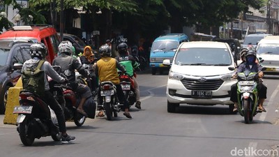 Pondok Labu Makin Semrawut Imbas Pemotor Lawan Arah