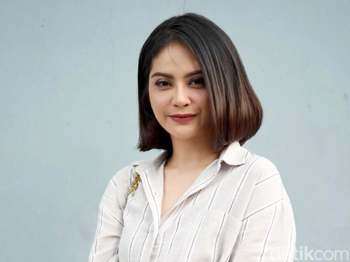 Tiwi eks T2 Tiwi eks T2 saat ditemui di studio Trans TV.