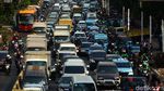 Ada Proyek Pelebaran Trotoar, Kemacetan di Kramat Raya Menggila