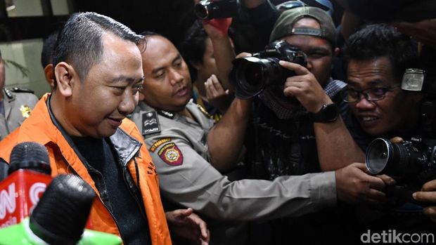 Bupati Lampung Utara, Agung Ilmu Mangkunegara, terjaring OTT KPK. Ia pun ditetapkan sebagai tersangka kasus suap.