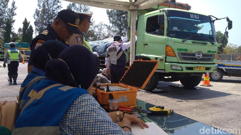 Bahayakan Keselamatan, 15 Truk ODOL Ditilang di Tol Palikanci Bahayakan Keselamatan, 15 Truk ODOL Ditilang di Tol Palikanci
