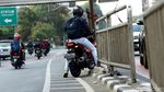 Duh, Demi Putar Balik Pemotor Nekat Hajar Pembatas Jalan