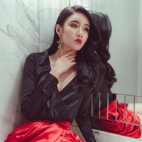 “Saya berasal dari keluarga yang sangat ketat dan berorientasi akademis di mana orang tua saya mengharapkan saya untuk memprioritaskan studi saya di atas segalanya. Saya adalah seorang gadis pemalu, sangat tertutup dari Alor Setar, yang merupakan kota yang sangat kecil, dan tidak pernah berpikir untuk dapat mewakili negara saya sebagai Miss International Malaysia, terangnya. Foto: Instagram @cmainechew