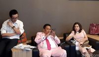 Hotman Paris di Ruang Tunggu Sidang KPPU