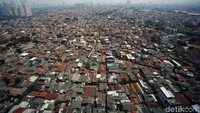 Suasana kepadatan rumah warga di Kawasan Menteng Pulo, Jakarta Selatan, Selasa (8/10/2019).