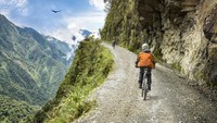 Masuk ke wilayah Yungas, jalanan akan semakin tinggi. Berada tepat di La Cumbre Pass, kamu akan berada dititik tertinggi yaitu 4.650 meter. Pemandangan hijau, segar dan kabut tipis akan jadi suguhan. (iStock)