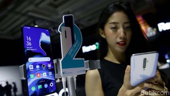 Layar AMOLED 6,53 inch dengan dapur pacu MediaTek P70. Keberadaan RAM 8 GB dengan memori internal 128 GB menjadi spesifikasi Oppo Reno 2F yang lain.