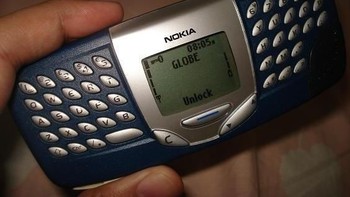 Inilah wujud Nokia 5510. Ia dilahirkan pada 11 Oktober 2001 atau pada 18 tahun silam. Wujudnya unik dengan keyboard full qwerty sementara layarnya berukuran 84 x 84, terlihat mungil dan masih hitam putih. Foto: Nokia Museum