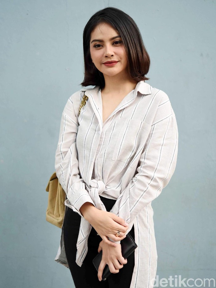 Tiwi eks T2 Tiwi eks T2 saat ditemui di studio Trans TV.