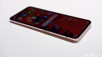 Ponsel ini ditenagai Snapdragon 730G. Foto: Adi Fida Rahman/detikINET
