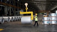 Pabrik Tata Metal Lestari sendiri dibangun dengan total investasi sebesar 1.5 Triliun dan kapasitas produksi sebesar 225.000 ton per tahun. Dengan adanya pabrik ini, diharapkan mampu memberikan kontribusi terhadap pasokan baja lapis di dalam negeri dan pembangunan infrastruktur dan konstruksi di Indonesia. Foto: dok. Kemenperin