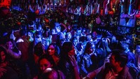 Begini riuh dan serunya orang-orang Kolombia yang tengah berpesta, di dalam restoran yang dipenuhi dengan berbagai hiasan unik. Foto: Istimewa