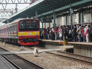 Perbaikan LAA Selesai, KCI Masih Urai Antrean KRL Masuk Stasiun Manggarai