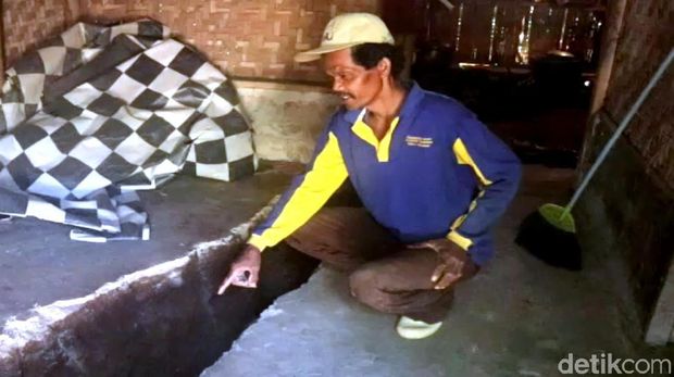 Warga Resah Retakan Tanah di Cibadak Sukabumi Melebar dan Dalam