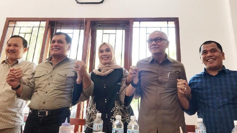 Golkar Tegaskan Tak Terlambat Serahkan SK Tunjuk Andi Ina Ketua DPRD Sulsel Golkar Tegaskan Tak Terlambat Serahkan SK Tunjuk Andi Ina Ketua DPRD Sulsel