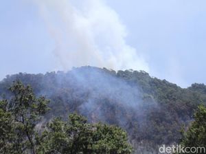Helikopter Bom Air Dikerahkan untuk Padamkan Api di Kawah Putih