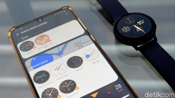 Galaxy Watch Active 2 model aluminium 40mm sudah mulai dijual dengan harga Rp 4.199.000 dan model 44mm seharga Rp 5.499.000. (Foto: Muhammad Ridho/detikcom)