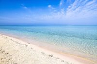 Pantai pasir putih dan air laut nan jernih (Twitter)