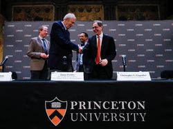 Pemburu Planet dan Pakar Big Bang yang Menang Nobel Fisika