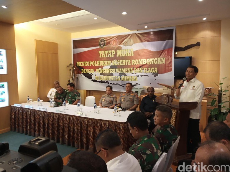 Kunjungi Pengungsi Ricuh Wamena, Wiranto: Kami Datang atas Perintah Presiden Kunjungi Pengungsi Ricuh Wamena, Wiranto: Kami Datang atas Perintah Presiden