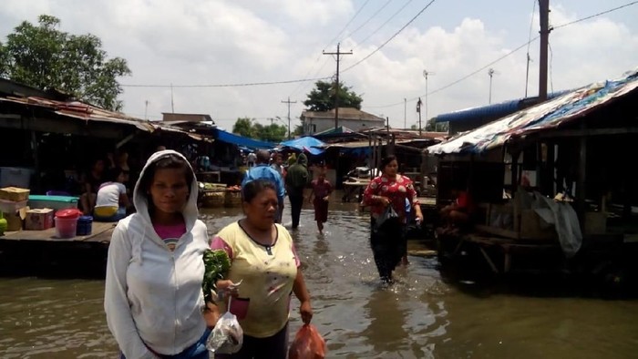 Imbas Hujan Semalam, Banjir 1 Meter Rendam Permukiman di Medan Labuhan