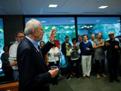 Pemburu Planet dan Pakar Big Bang yang Menang Nobel Fisika