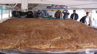 Sandiwich terbesar ini dibuat oleh Wild Woodys Chill and Grill di Michigan pada 17 Maret 2005. Beratnya mencapai 2.467 kg. Foto: Guinness World Records