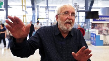 Selain James Peebles, penghargaan Nobel Fisika 2019 jatuh pada dua ilmuwan asal Swiss, Michel Mayor dan Didier Queloz. Keduanya bersama-sama melakukan terobosan dalam penemuan planet pertama di luar Tata Surya atau exoplanet. Foto: AP