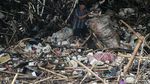 Tumpukan Sampah di Pintu Air Manggarai: Bambu hingga Manekin