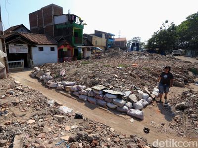 Mengais Puing-puing Korban Proyek Kereta Cepat JKT-BDG