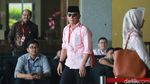Rizal Djalil Gendong Tas Merah di KPK