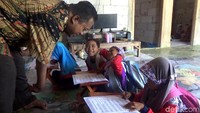 Kini, total siswa di PAUD dan TK Yasmine, mencapai 23 anak. Banyaknya tambahan siswa, membuat ruang tamu di rumah milik kakak Joko, tak memungkinkan lagi untuk menampungnya. Joko pun terpaksa merelakan rumah pribadinya, dijadikan gedung sekolah.