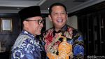 Senyum Para Pimpinan MPR di Rapat Perdana