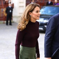 Inilah penampilan Kate Middleton saat mengunjungi Natural History Museum di London, Inggris Rabu (9/10/2019). Tentunya, bukan Kate Middleton namanya bila tak tampil stylish. Namun sang Duchess of Cambridge kali ini tak sepenuhnya mengandalkan busana keluaran desainer ternama yang harganya bisa selangit. Foto: Getty Images