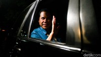Munarman meninggalkan Polda Metro Jaya, Jakarta, Rabu (9/10/2019).