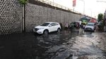 Diguyur Hujan Sesaat, Jalan Cimindi di Cimahi Langsung Tergenang