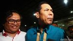 Selesai Jalani Pemeriksaan, Munarman Tinggalkan Polda Metro