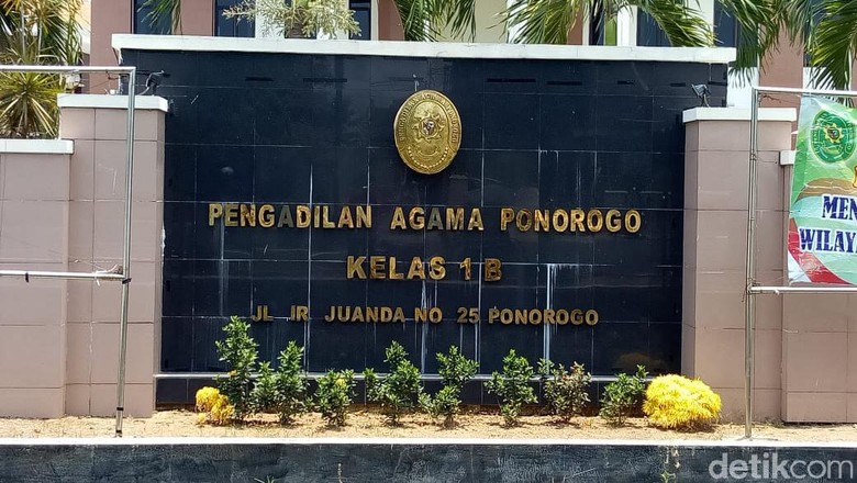 Selingkuh dan Ekonomi Bikin 1.633 Wanita di Ponorogo Sandang Status Janda Selingkuh dan Ekonomi Bikin 1.633 Wanita di Ponorogo Sandang Status Janda