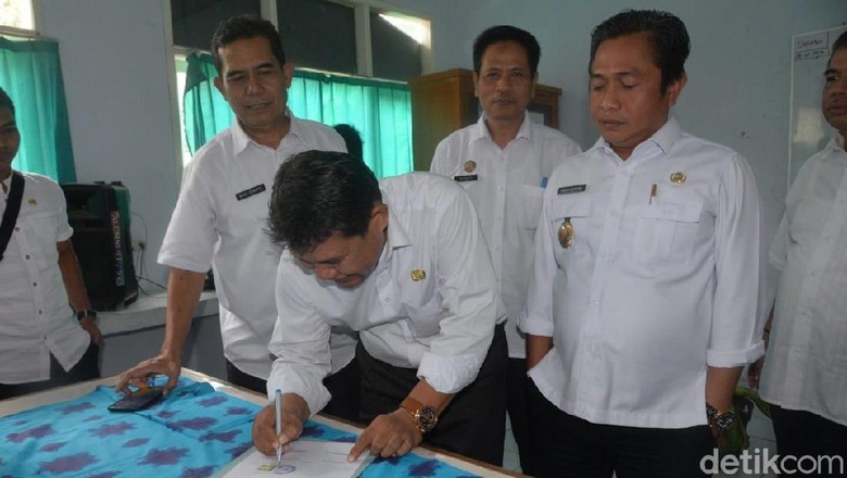 Wawali Serang Kumpulkan Kepala SMPN, Ancam Sanksi Jika Jual LKS ke Siswa Wawali Serang Kumpulkan Kepala SMPN, Ancam Sanksi Jika Jual LKS ke Siswa