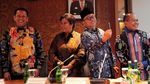 Senyum Para Pimpinan MPR di Rapat Perdana