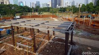 Hutan kota di GBK itu pun direnovasi agar lebih bagus dan semakin menarik.