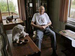 Pemburu Planet dan Pakar Big Bang yang Menang Nobel Fisika